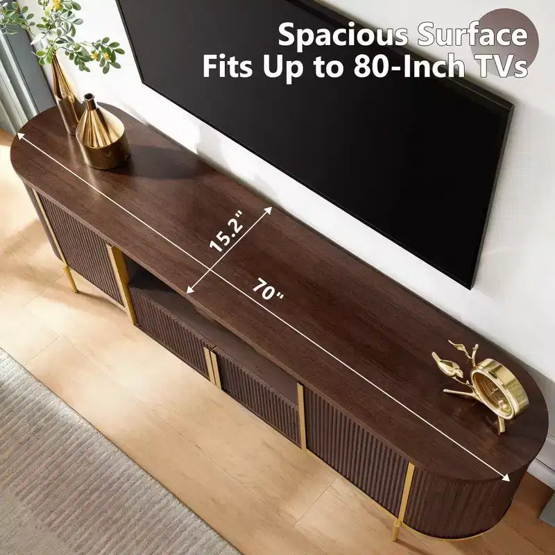 Meuble TV cannelé de 70 po, meuble de divertissement moderne avec plateau en faux marbre et design incurvé, console média pour le rangement du salon