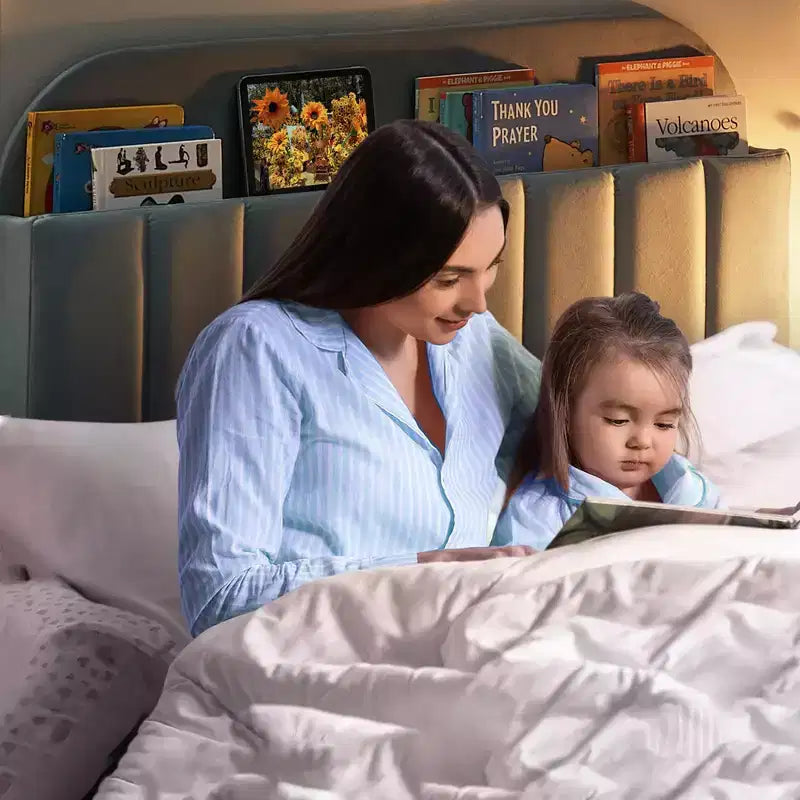 Cadre de lit simple avec tête de lit de rangement, plateforme de lit capitonnée en velours pour enfants, lattes en bois solides, sans bruit, bleu clair