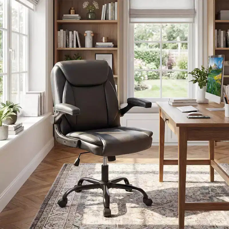 Chaise de bureau en cuir avec accoudoirs relevables, fonction bascule et hauteur réglable