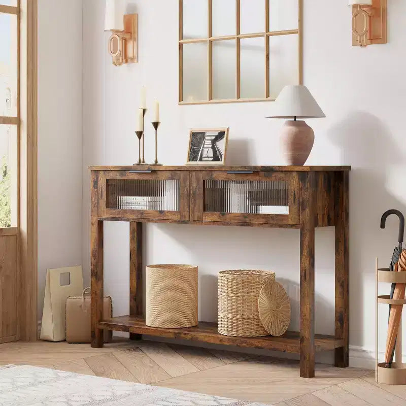 Console de canapé étroite à 2 niveaux Farmhouse. Table de rangement étroite avec tiroirs à façade vitrée et étagère ouverte pour entrée. Salon. Couloir.
