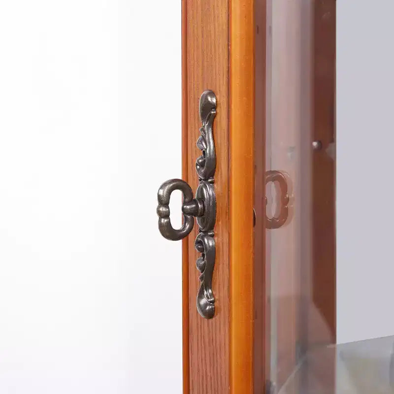 Meuble haut de buanderie avec portes métalliques ajourées et étagères réglables